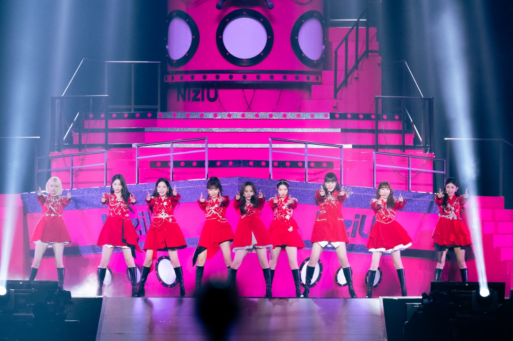 Niziu コンサートセット NiziU、初ドーム公演「NiziU Live with U 2022 “Burn it Up